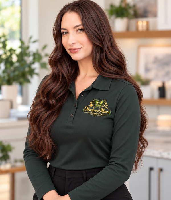 Alexis, owner of Mariposa Mama Cleaning Co